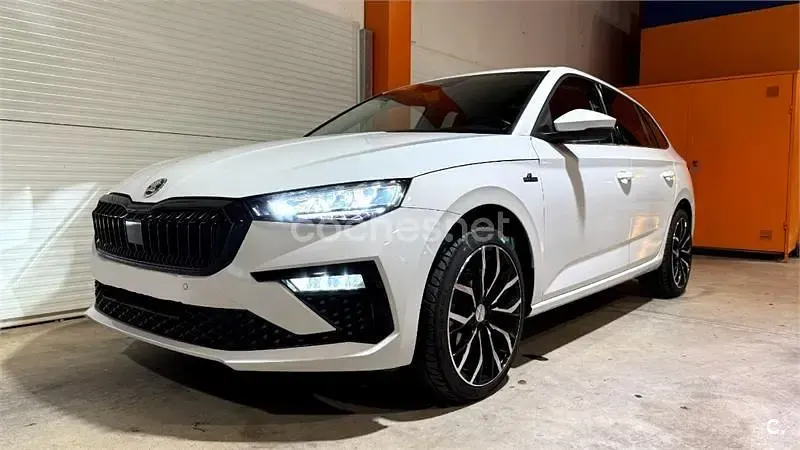 Usado Skoda Scala Selection 115 CV (84 kW) 2024 Blanco Utilitario