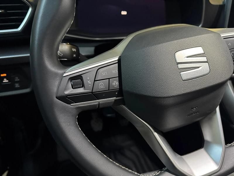 Usado Seat Leon Style 115 CV (84 kW) 2025 Gris/plata