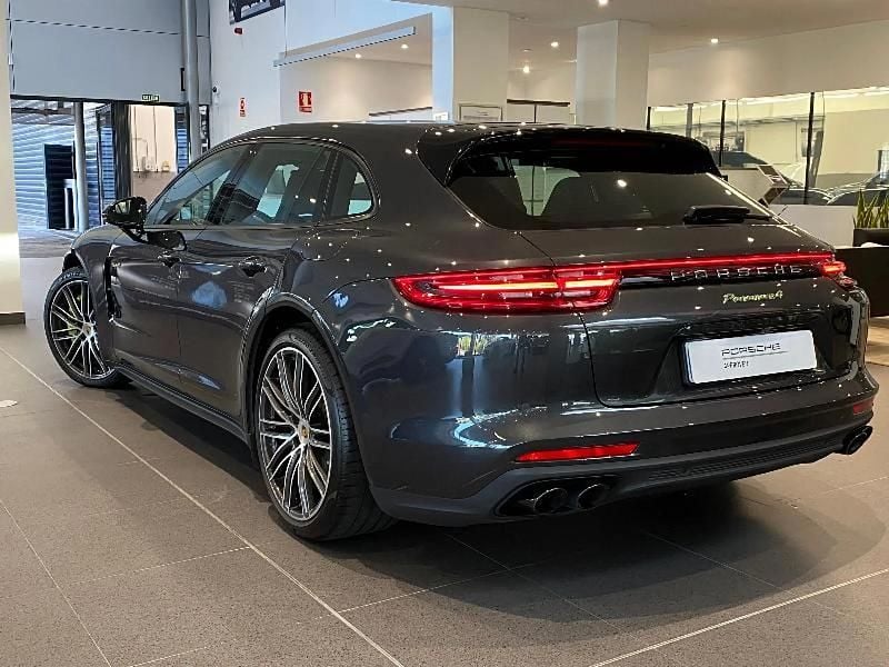 Usado Porsche Panamera Sport Turismo 462 CV (339 kW) 2019 Gris/plata Utilitario