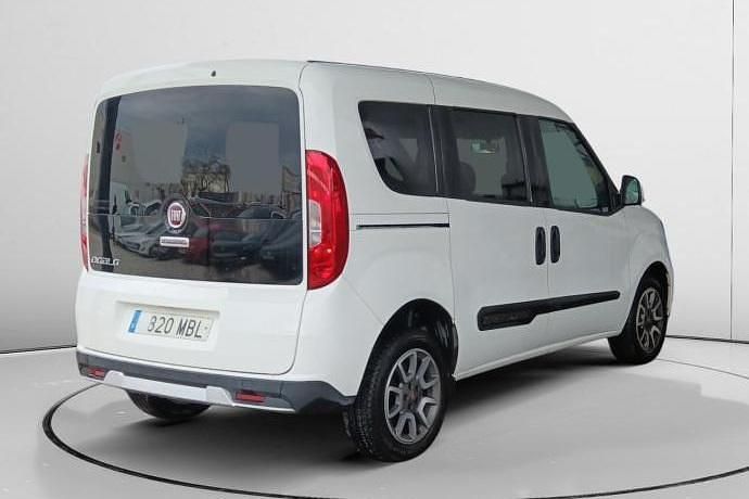 Usado Fiat Doblò Trekking 120 CV (88 kW) 2022 Monovolumen