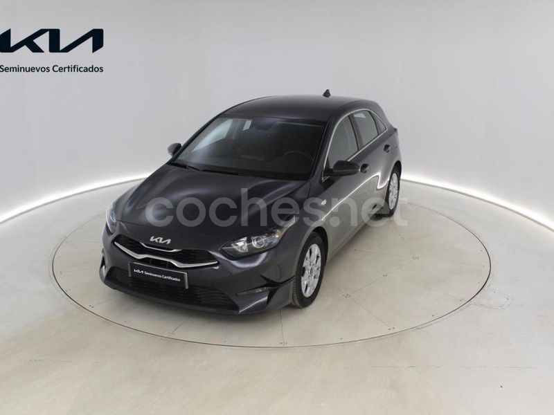 Negro Usado 2024 Kia Ceed Berlina | 19.740 € (Precio justo) - Imagen 1/4