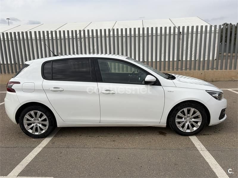 Usado Peugeot 308 Style 130 CV (95 kW) 2019 Blanco Berlina