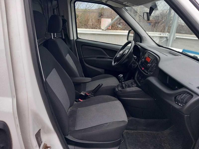 Usado Fiat Doblò 90 CV (66 kW) 2022 Blanco Monovolumen