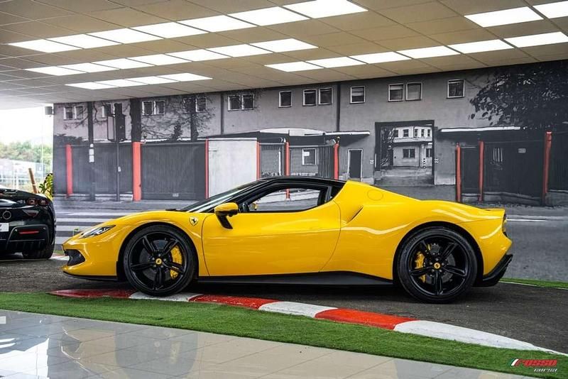 Usado Ferrari 296 831 CV (611 kW) 2024 Amarillo Coupe