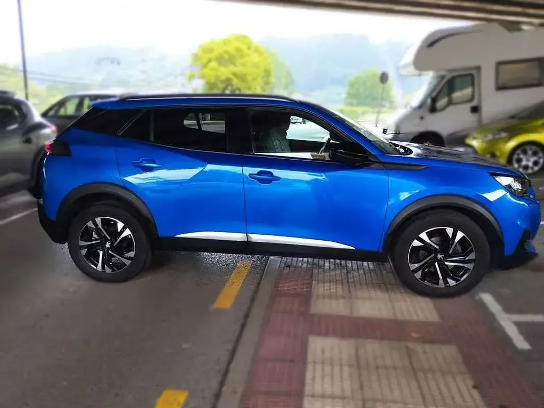 Usado Peugeot 2008 Allure 101 CV (74 kW) 2023 Azul SUV