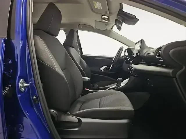 Usado Toyota Yaris Hybrid Active 116 CV (85 kW) 2025 Azul Berlina