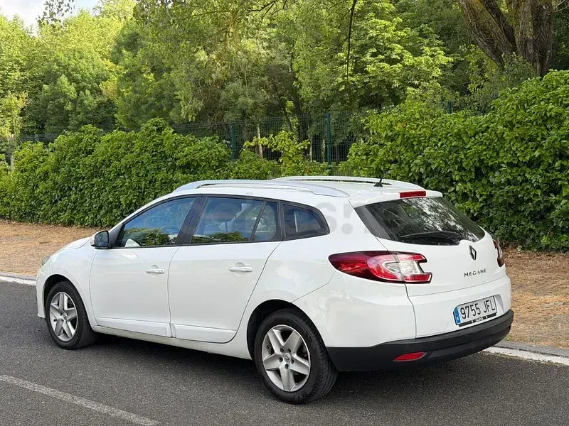 Usado Renault Mégane GrandTour Business 110 CV (80 kW) 2015 Blanco Familiar
