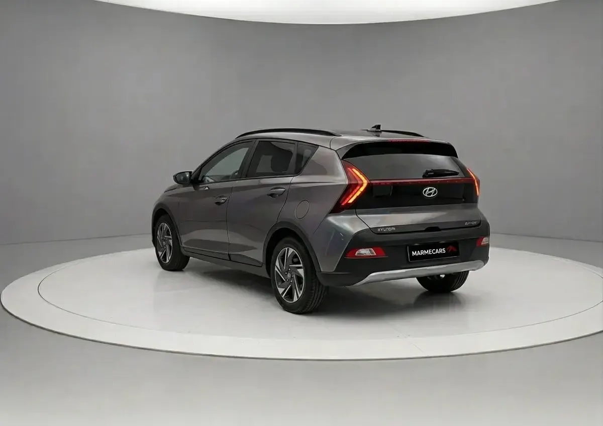 Usado Hyundai Bayon 84 CV (61 kW) 2023 Gris SUV
