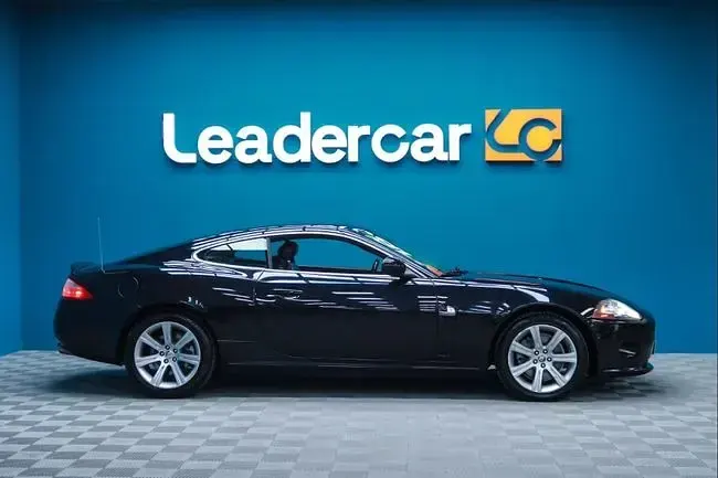 Usado Jaguar XK 300 CV (220 kW) 2007 Negro Utilitario
