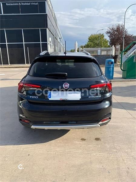 Usado Fiat Tipo Cross 100 CV (73 kW) 2021 Negro Berlina