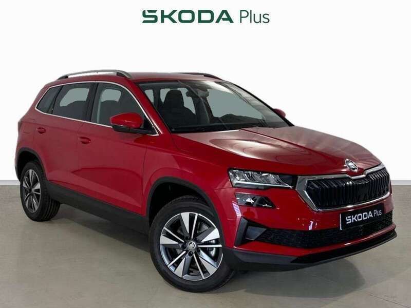 Rojo velvet metalizado Usado 2024 Skoda Karoq Selection SUV | 28.400 € (Caro) - Imagen 1/4