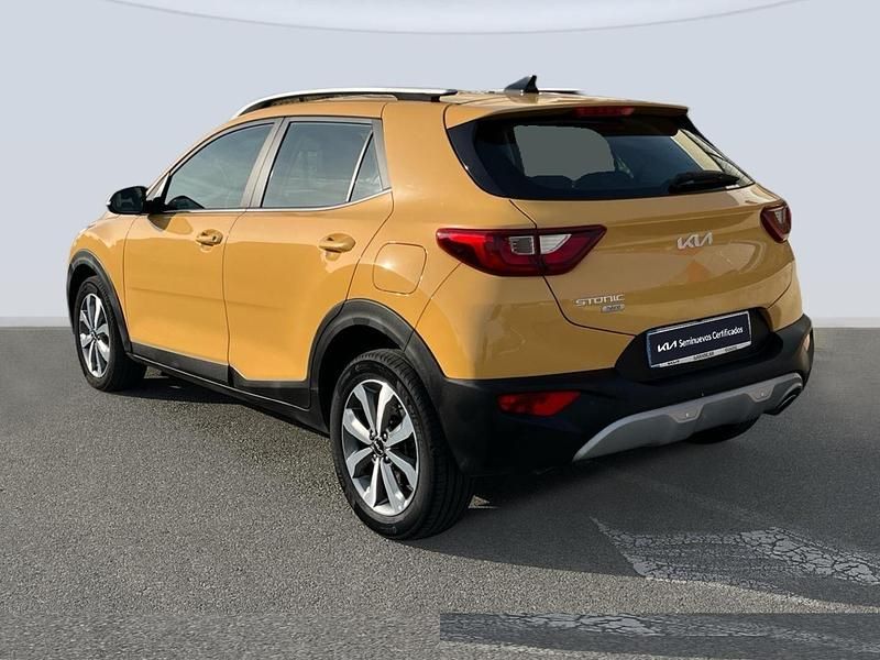 Usado Kia Stonic 120 CV (88 kW) 2023 Amarillo SUV