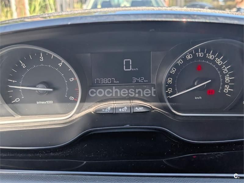 Usado Peugeot 208 Style 75 CV (55 kW) 2015 Blanco Utilitario