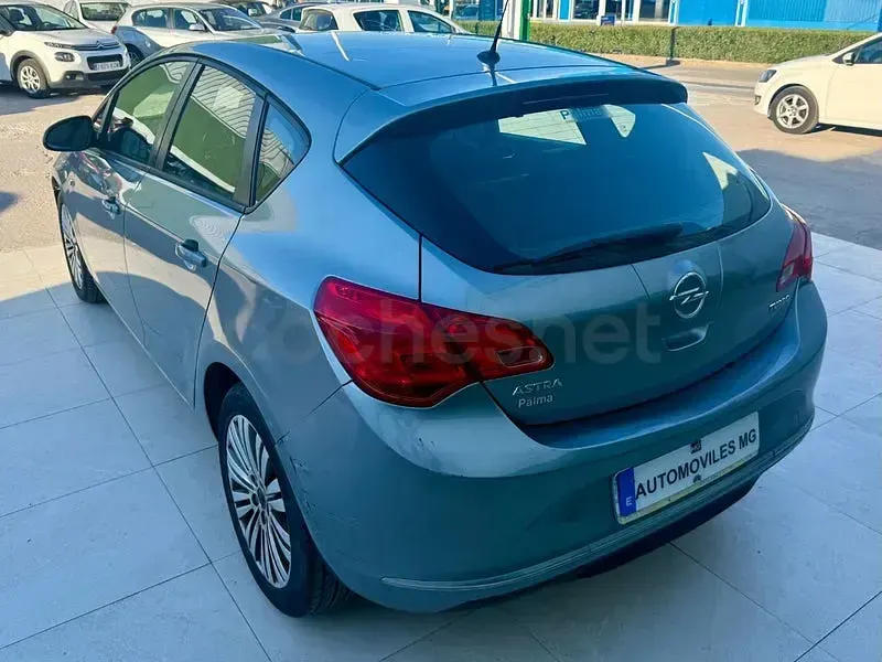 Usado Opel Astra Dynamic 150 CV (110 kW) 2015 Gris / plata Berlina