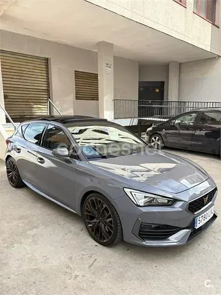 Usado Cupra Leon VZ 300 CV (220 kW) 2022 Gris / plata Berlina