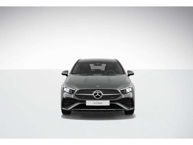 Usado Mercedes A180 109 CV (80 kW) 2024 Gris Utilitario