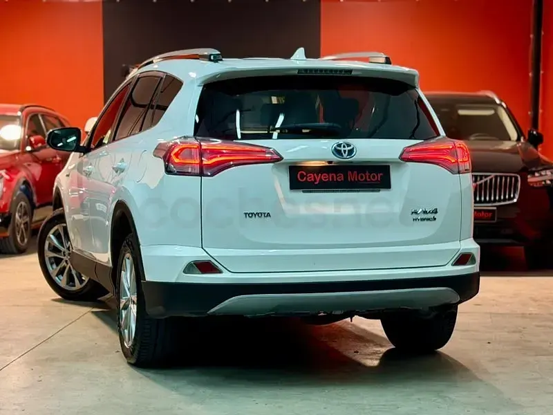Usado Toyota RAV4 Hybrid Advance 197 CV (144 kW) 2017 Blanco SUV