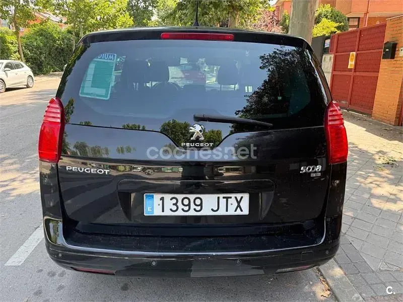 Usado Peugeot 5008 Active 115 CV (84 kW) 2013 Negro Monovolumen