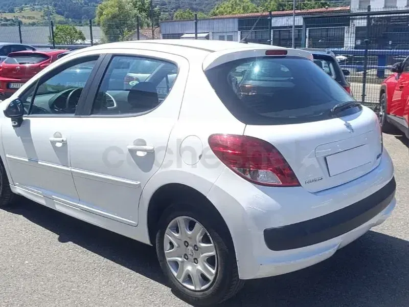 Usado Peugeot 207 68 CV (50 kW) 2014 Blanco Descapotable