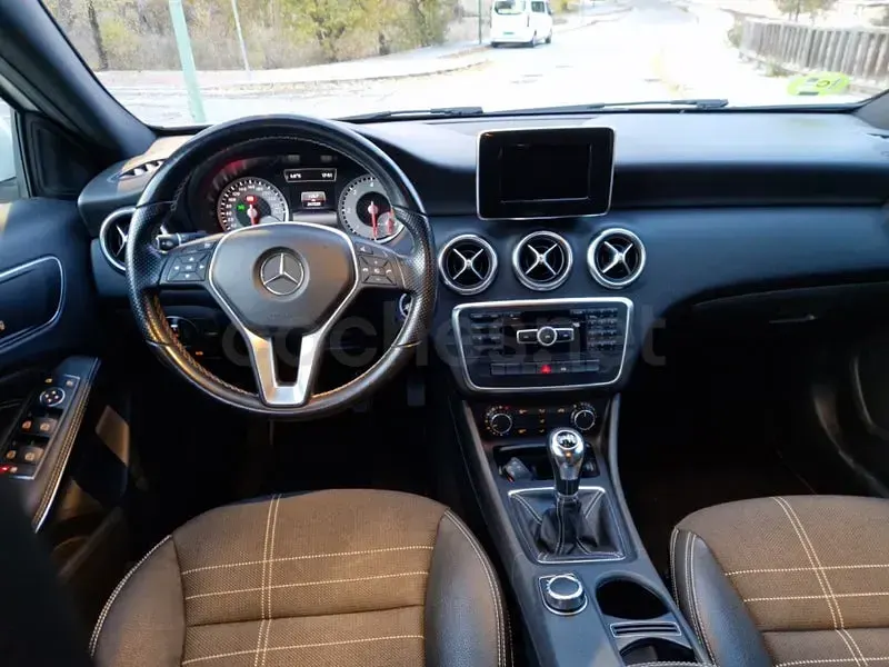 Usado Mercedes A200 Urban 136 CV (100 kW) 2014 Blanco Utilitario