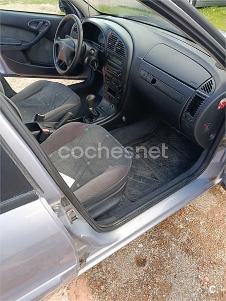 Usado Citroën Xsara 71 CV (52 kW) 2002 Gris / plata Berlina