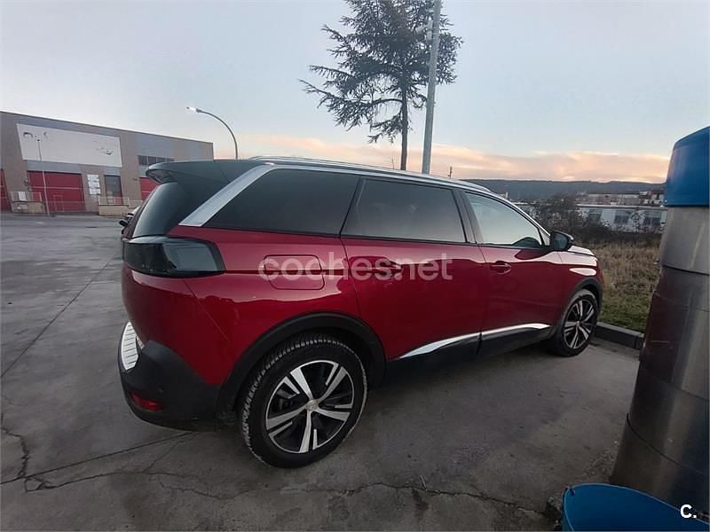 Usado Peugeot 5008 Allure 130 CV (95 kW) 2021 Rojo SUV