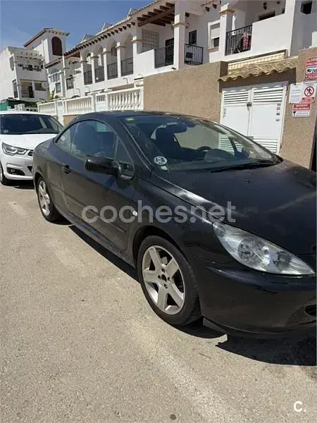 Usado Peugeot 307 CC 138 HP (101 kW) 2004 Preto Cabrios