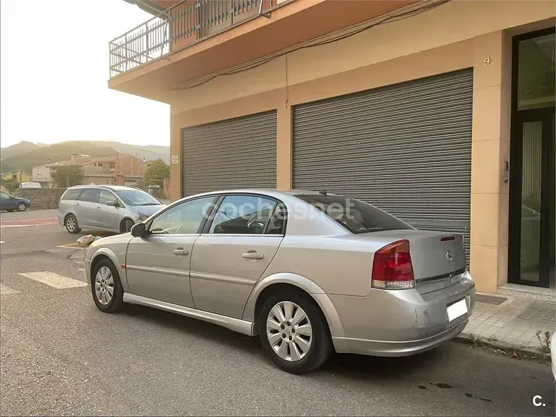 Usado Opel Vectra Elegance 125 CV (91 kW) 2003 Gris / plata Berlina