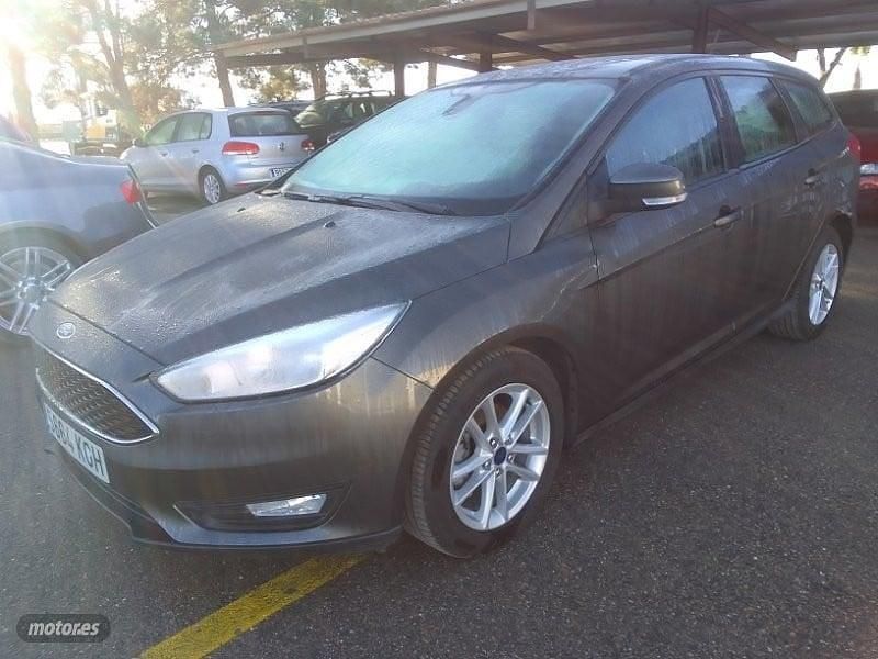 Usado Ford Focus 125 CV (91 kW) 2018 Gris Familiar