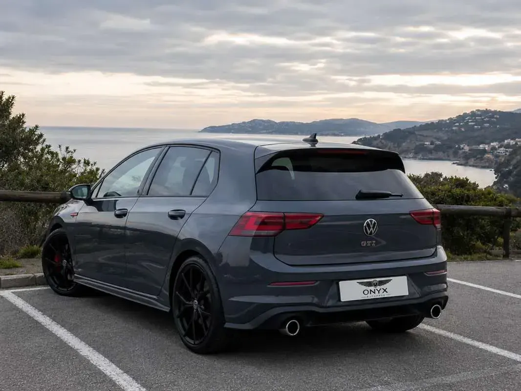 Usado VW Golf VIII GTI 245 CV (180 kW) 2024 Gris Utilitario