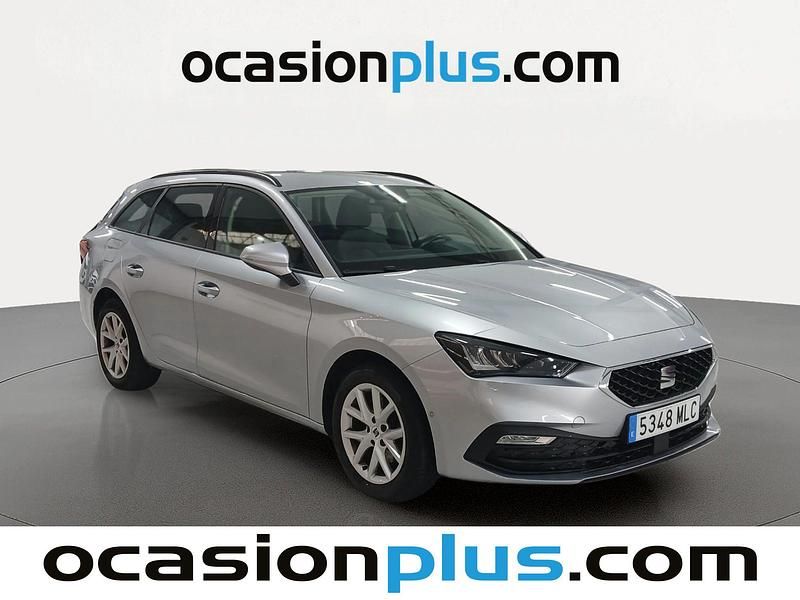Usado Seat Leon Style 130 CV (95 kW) 2023 Gris plata Monovolumen