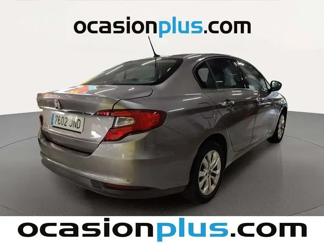 Usado Fiat Tipo Lounge 95 CV (69 kW) 2016 Gris Berlina