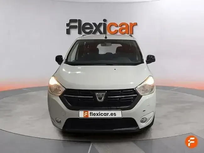 Usado Dacia Lodgy Comfort 115 CV (84 kW) 2022 Blanco Monovolumen
