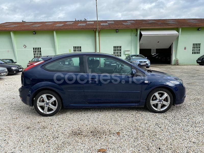Usado Ford Focus Sport 115 CV (84 kW) 2006 Azul Berlina