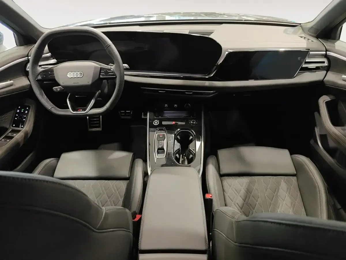 Usado Audi A5 Business 204 CV (150 kW) 2025 Gris/plata Familiar