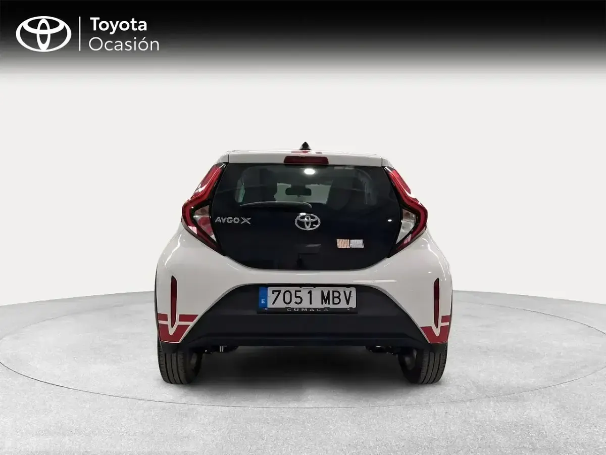 Usado Toyota Aygo X Play 72 CV (52 kW) 2022 Blanco SUV