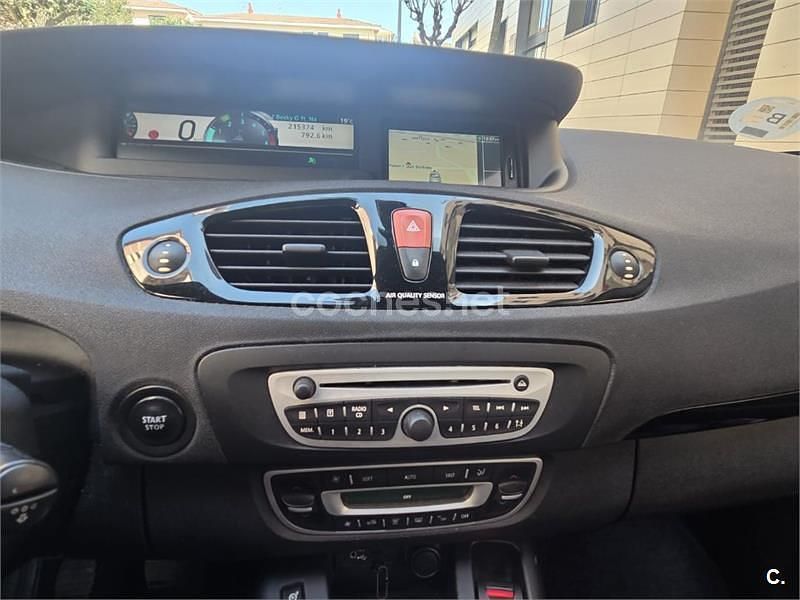 Usado Renault Scénic III Dynamique 110 CV (80 kW) 2011 Blanco Monovolumen