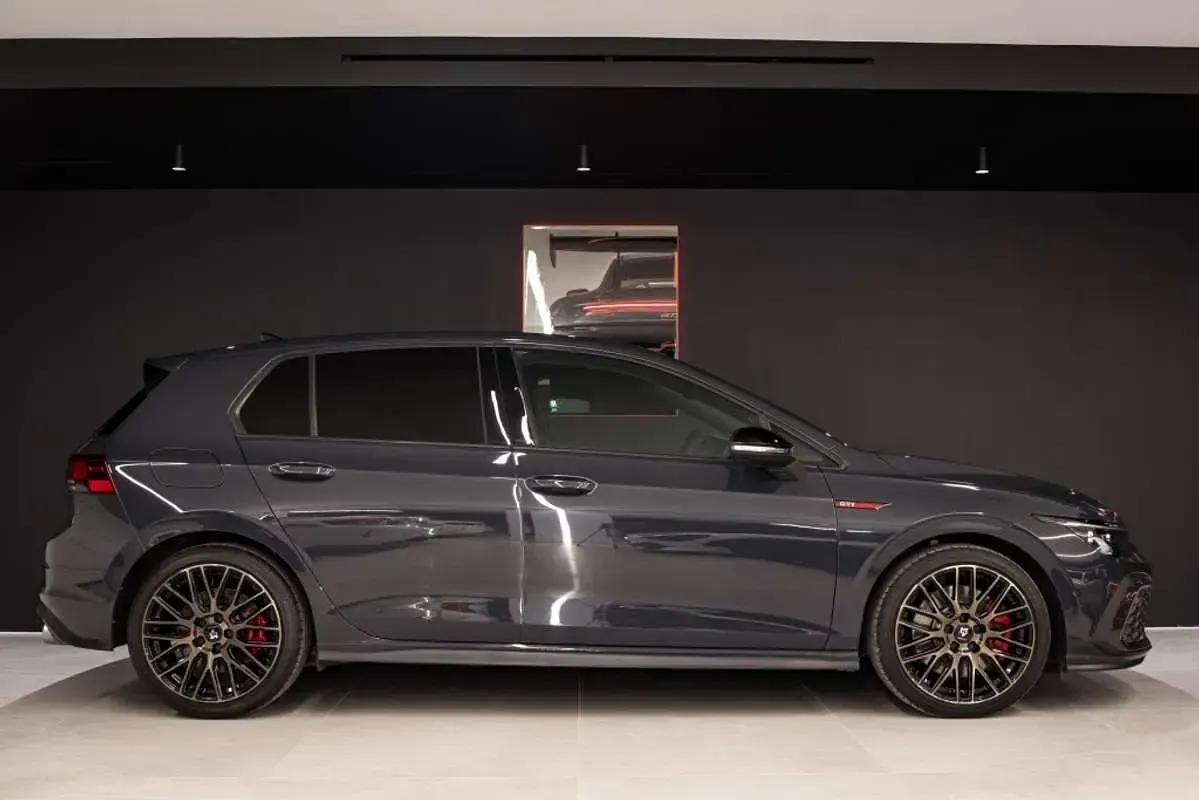 Usado VW Golf VIII GTI 245 CV (180 kW) 2022 Gris Utilitario