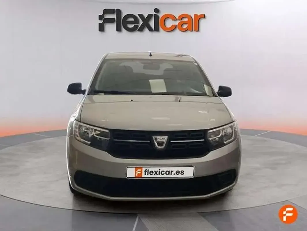 Usado Dacia Sandero Acces 75 CV (55 kW) 2018 Gris Utilitario