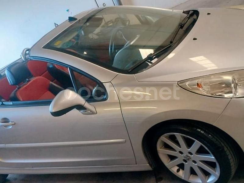 Gris / plata Usado 2009 Peugeot 207 CC Sport Descapotable | 5300 € (Buen precio) - Imagen 1/4