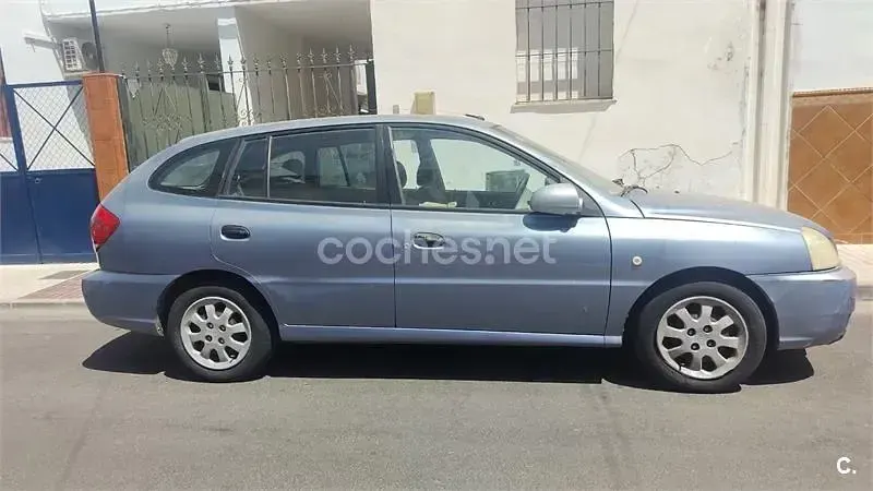 Usado Kia Rio 81 CV (59 kW) 2004 Gris / plata Berlina