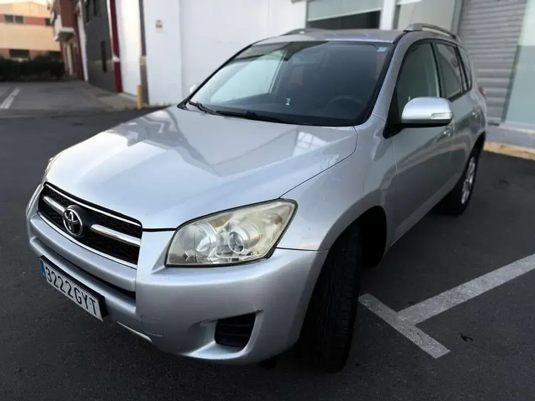 Usado Toyota RAV4 Premium 177 CV (130 kW) 2010 Gris SUV