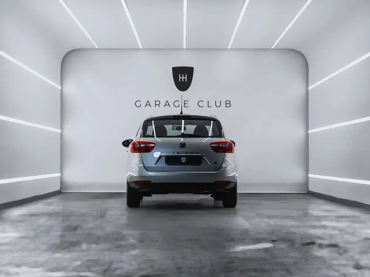 Usado Seat Ibiza ST Style 105 CV (77 kW) 2013 Gris / plata Familiar