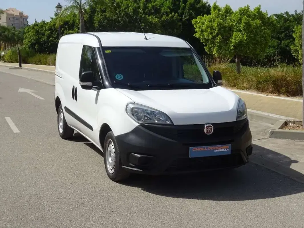 Usado Fiat Doblò 95 CV (69 kW) 2017 Blanco Monovolumen