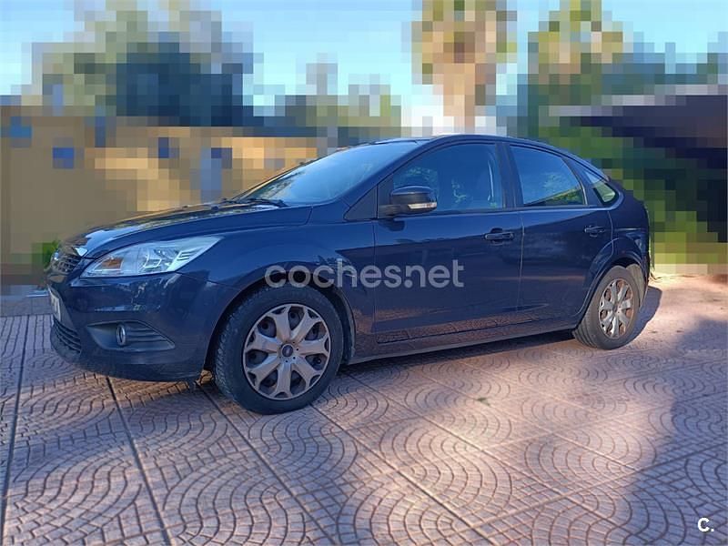 Usado Ford Focus Trend 109 CV (80 kW) 2011 Gris / plata Berlina