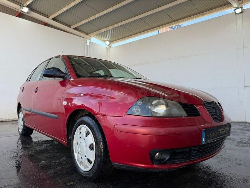 Usado Seat Ibiza Reference 64 CV (47 kW) 2004 Rojo Utilitario