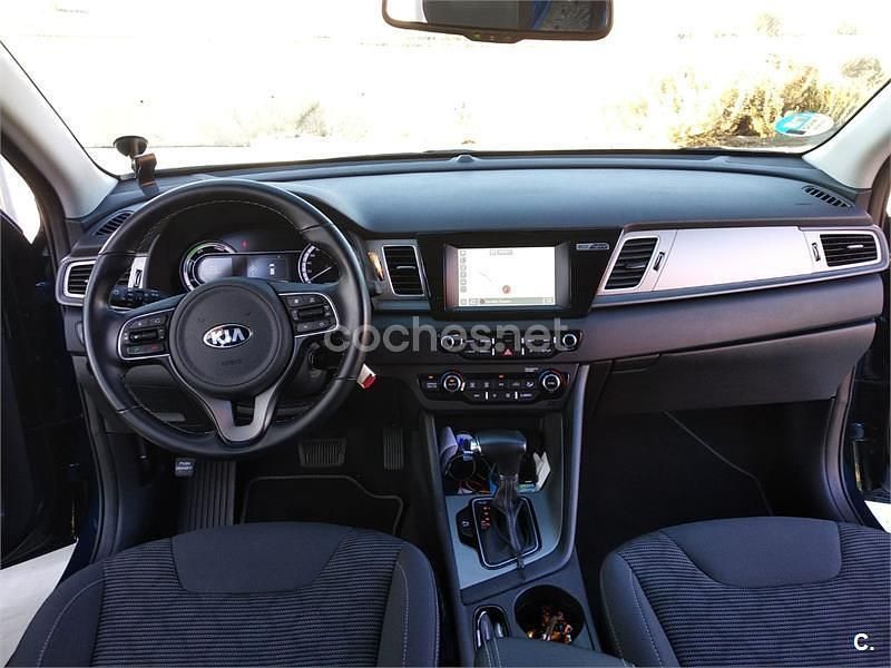 Usado Kia Niro 141 HP (103 kW) 2018 Azul SUV