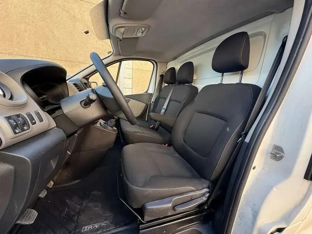 Usado Renault Trafic 120 CV (88 kW) 2019 Blanco Monovolumen