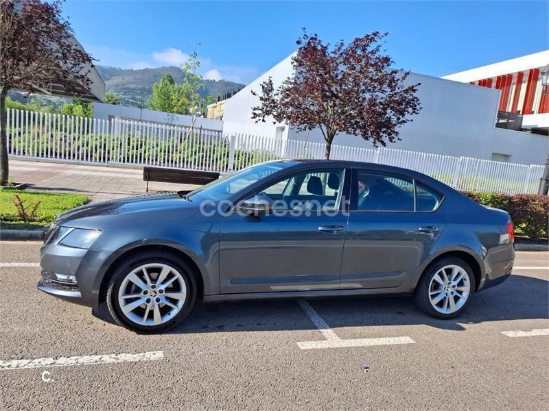 Gris / plata Usado 2017 Skoda Octavia Berlina | 12.990 € (Precio justo) - Imagen 1/4