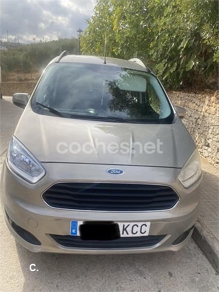 Usado Ford Tourneo Courier Titanium 95 CV (69 kW) 2017 Beige Monovolumen